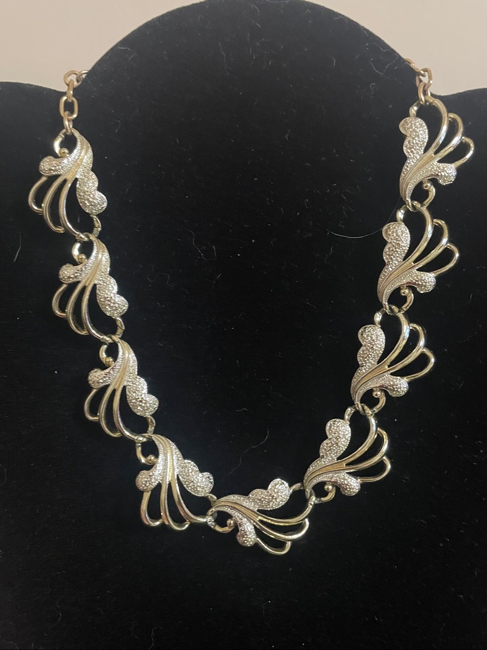 Sarah Coventry Silver Tone Floral Link Necklace